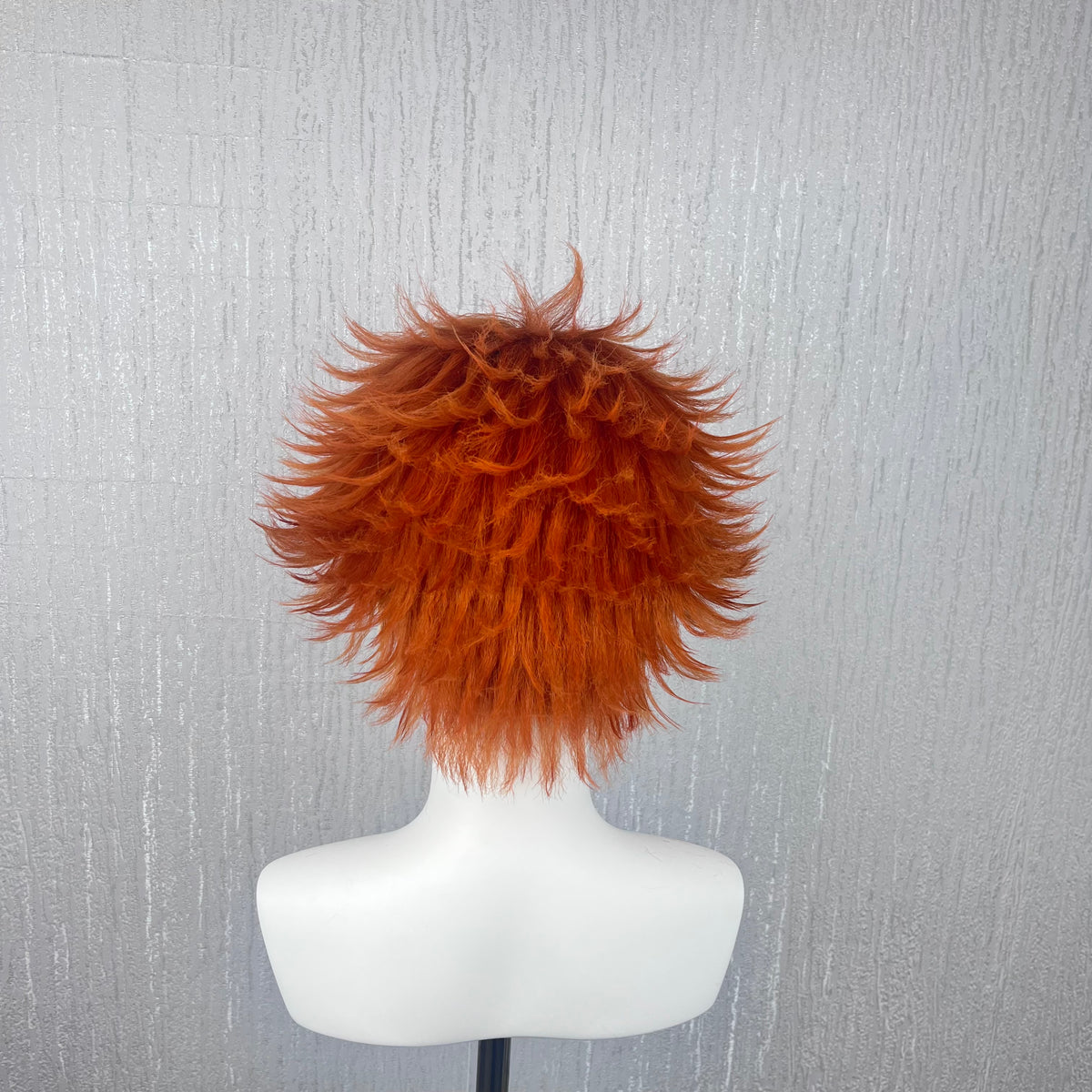 Haikyuu!! Shoyo Hinata Cosplay Wig, manually fluffed and shaped, suitable for Halloween events, comic conventions, role-playing performances and portrait photography.