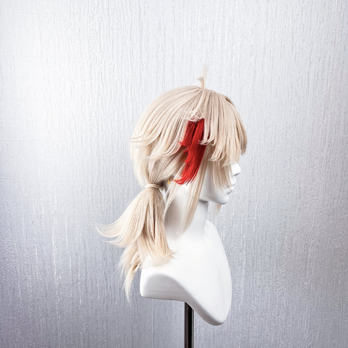 Genshin Impact Kaedehara Kazuha Cosplay Wig | Pre-Styled Layered Short Hair with Blonde Base & Red Streak Low Ponytail for Game Character Cosplay, Comic Con & Halloween Costume